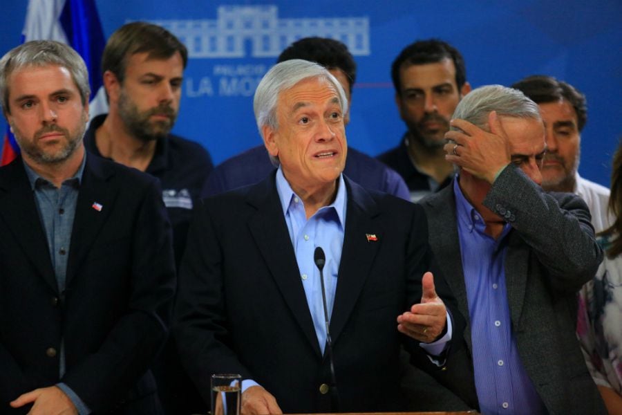 Piñera suspende las clases en colegios municipales y subvencionados