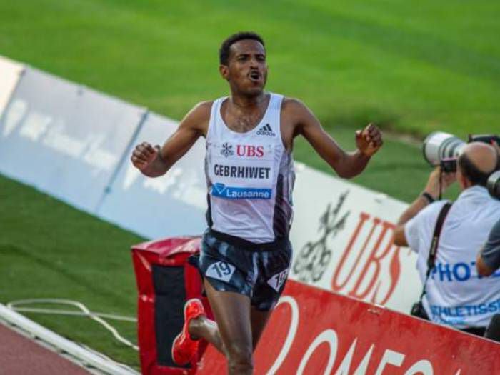 Error de cálculo: atleta iba primero, celebró antes de tiempo y acabó en décimo lugar