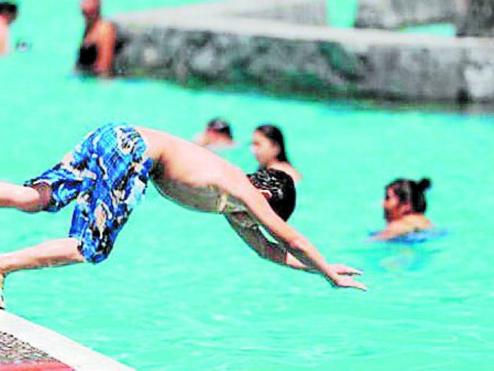 Los riesgos que esconden las refrescantes piscinas