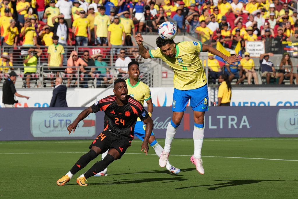 El partido de Colombia vs Brasil dejó una serie de polémicas.