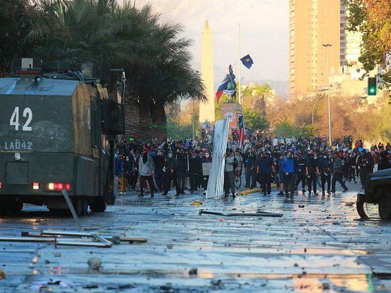 Jornada de manifestaciones dejó un saldo de 25 detenidos en la Región Metropolitana