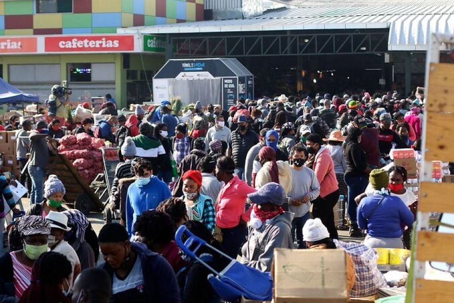 ¡Colapso en la Vega Central por llegada masiva de clientes!