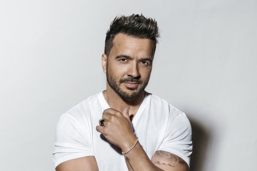 Luis Fonsi sorprende al celebrar su mención en Qué dice Chile