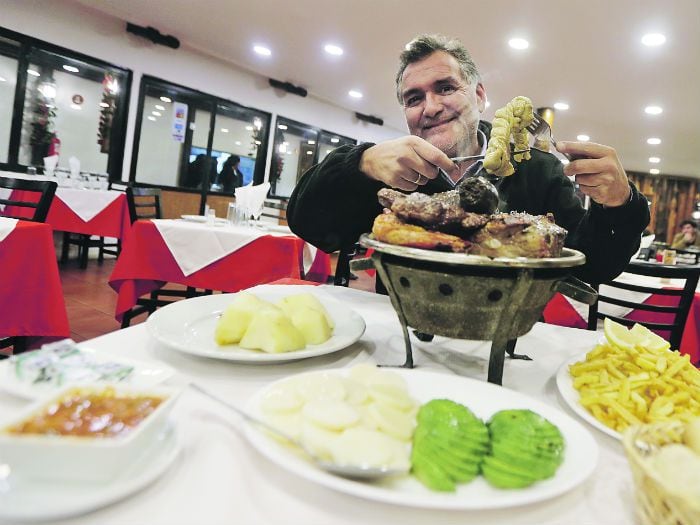 "La Chola" tira toda la carne a la parrilla este fin de año