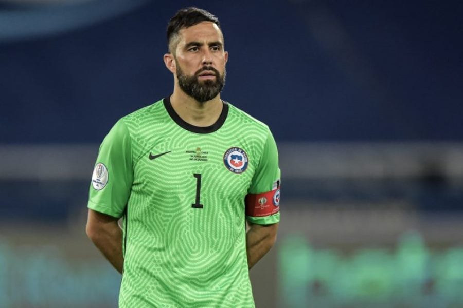 Claudio Bravo pone en duda su participación con La Roja: "Los que te pagan son los clubes"