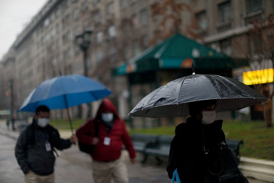 ¡Por fin! Anuncian lluvias y tormenta eléctrica este viernes para Santiago