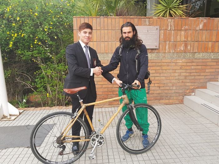 Recuperan bicicleta de bambú que ladrón vendía por Facebook