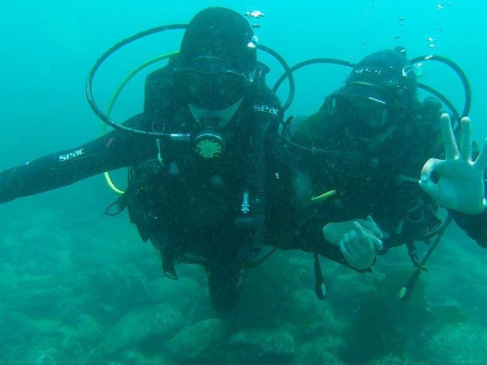 Paseando con La Cuarta: Bautismo submarino en Pichidangui