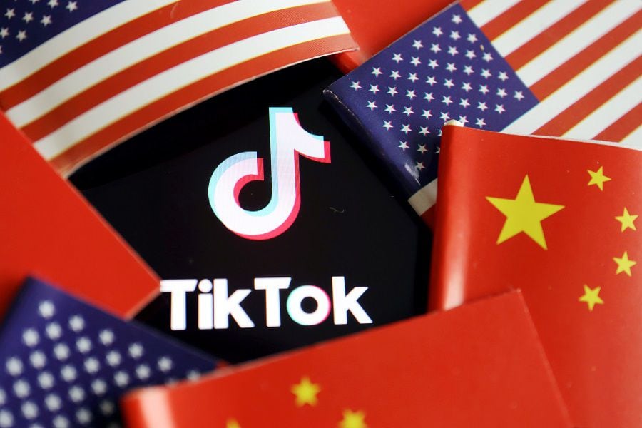 FILE PHOTO: FILE PHOTO: Illustration picture of Tiktok with U.S. and Chinese flags