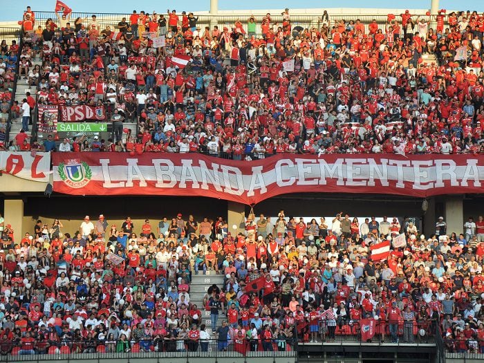 Hinchas de Calera amenazan con bomba para exigir cambio de insignia