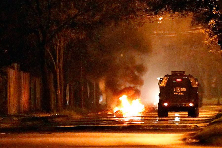 Violento ataque a subcomisaría de Peñalolén dejó 25 detenidos