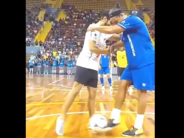 Ronaldinho dejó en ridículo a freestyler con ingenioso lujito