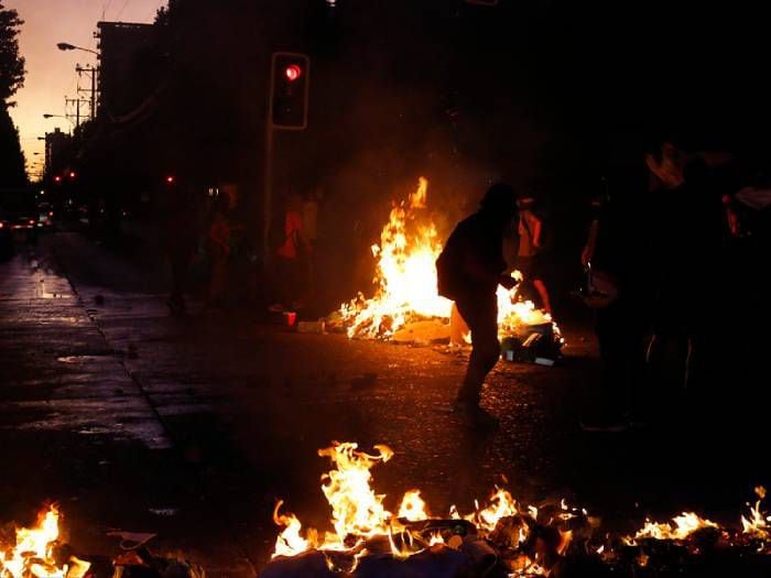 Cortes de tránsito y barricadas en distintos puntos de Santiago