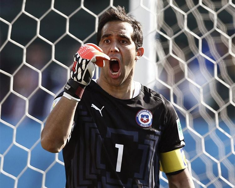 Claudio Bravo: "Nunca he renunciado a la Selección como se especuló"