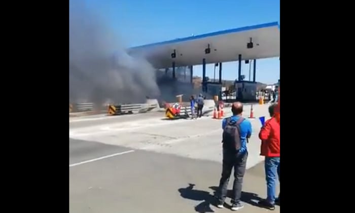 Queman casetas de peaje en Ovalle tras manifestación por alza en las tarifas