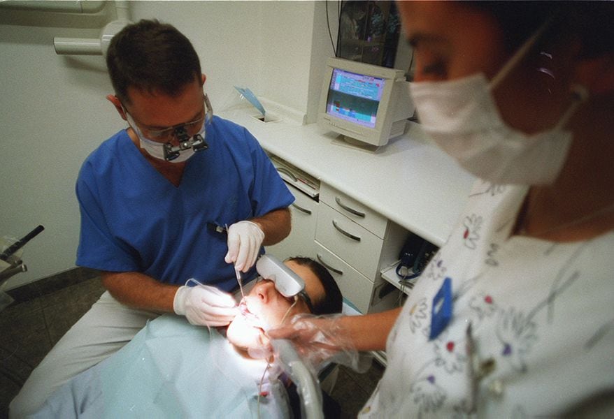 DENTISTA