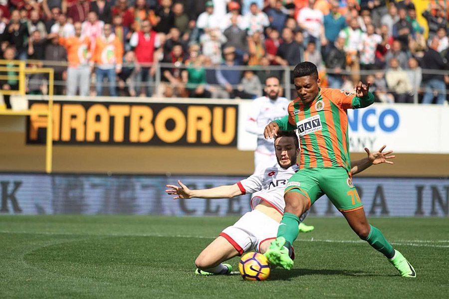 Pierre Webó: "Ojalá Junior Fernandes venga a Basaksehir"