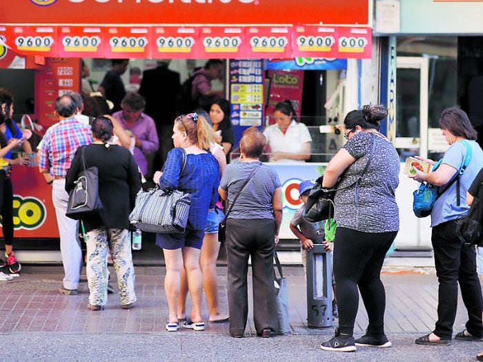 Los lujitos que podría darse si gana el Loto mega acumulado