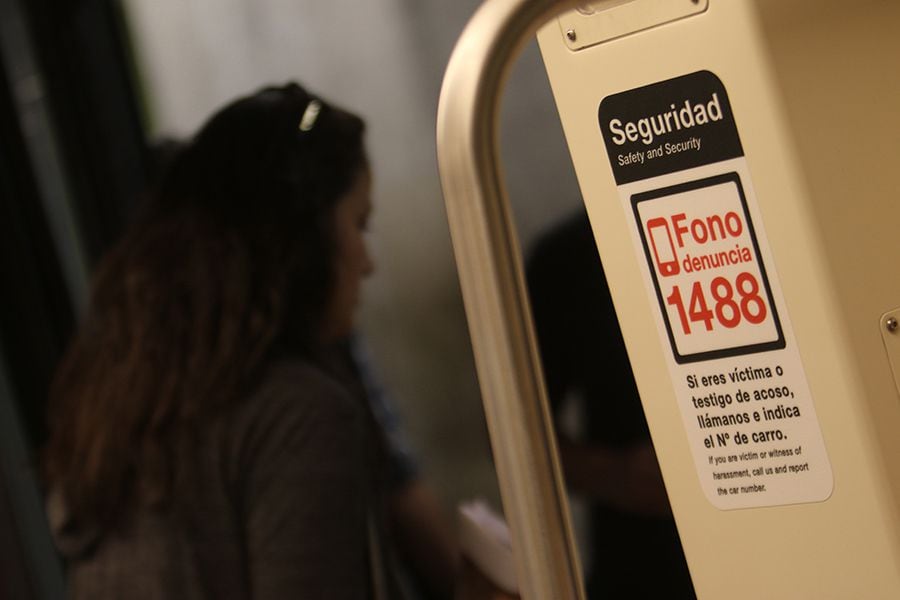 Fono denuncia deja abajo del Metro a acosadores sexuales