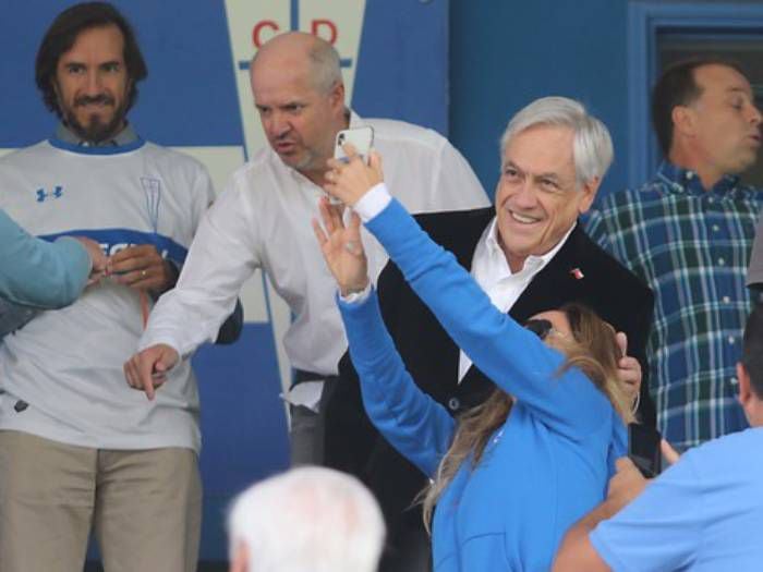 Piñera llegó a San Carlos de Apoquindo para ver el clásico universitario