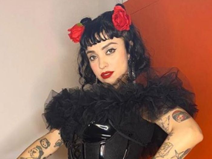 Mon Laferte publica video cantando desde el baño de su casa