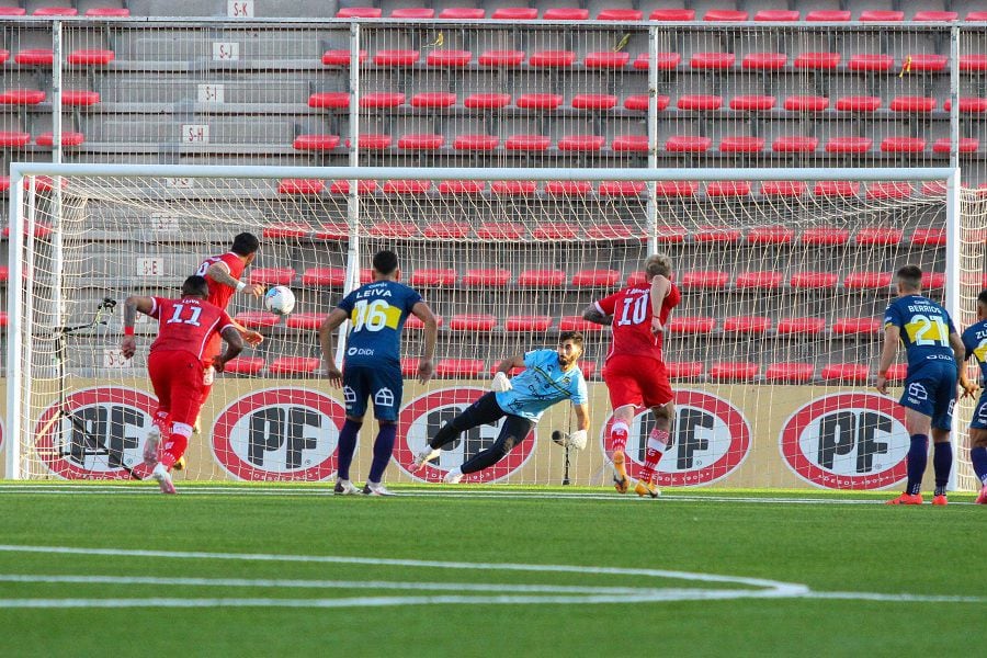 ¡Sin piedad! La Calera golea a Everton y se sube a la cima del campeonato