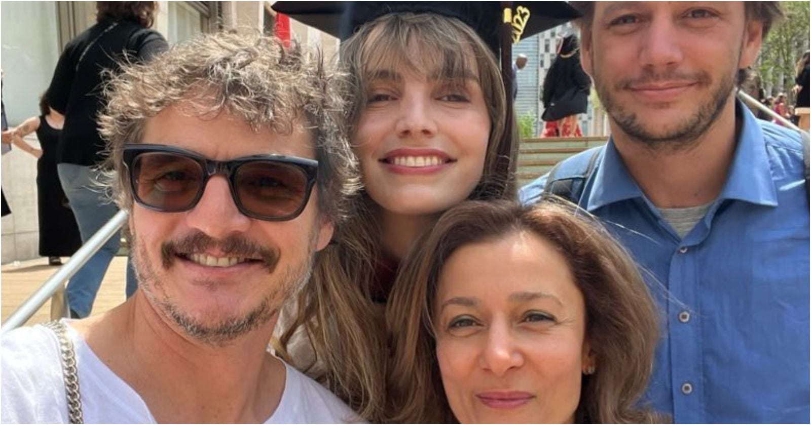 Pedro Pascal junto a su hermana Lux Pascal