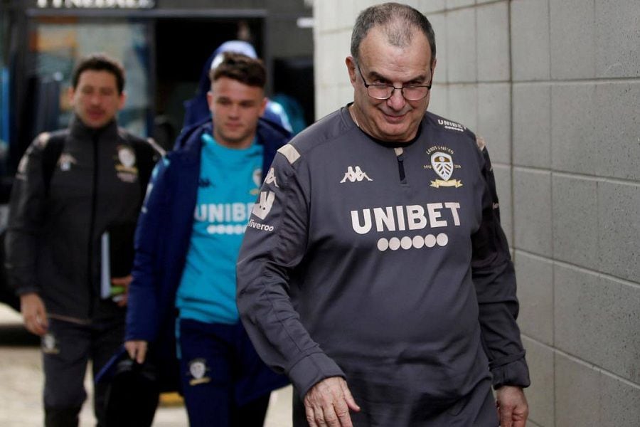 El Leeds de Marcelo Bielsa golea 5-0 y sigue acercándose a la Premier League