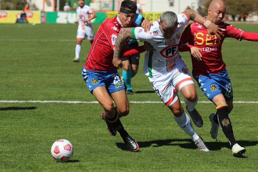 Tres al hilo: Cobresal superó a la U. Española y avanza en su racha ganadora