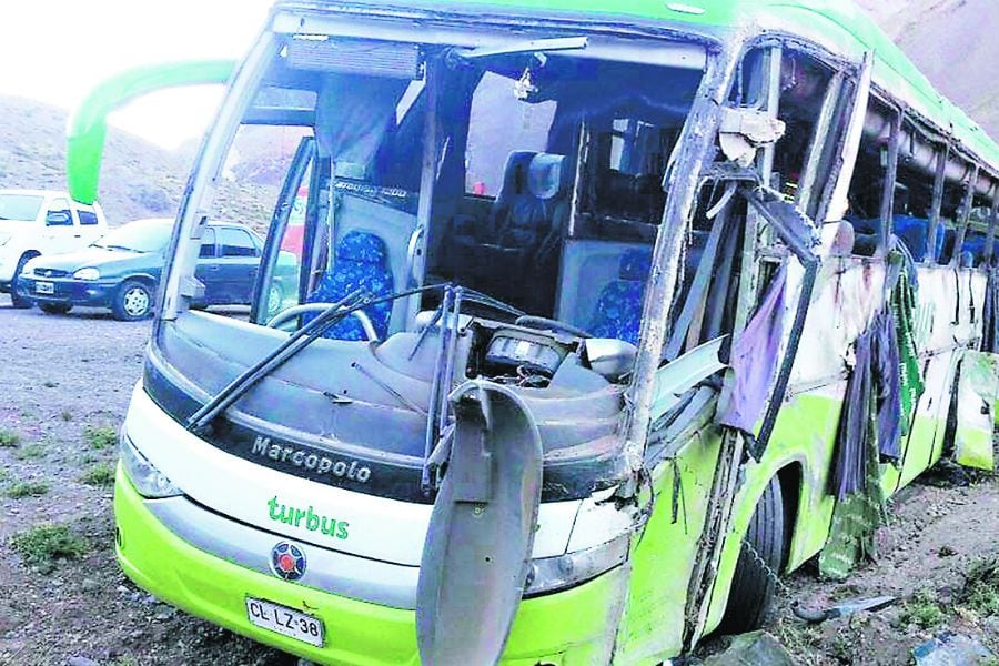 Bus de tragedia en Argentina volvió camuflado a las pistas