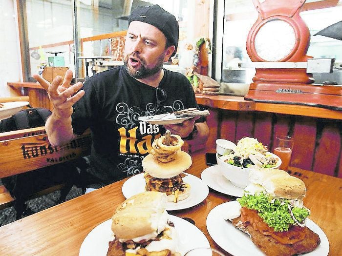 El "Hacedor" sazona libro y feria gastronómica