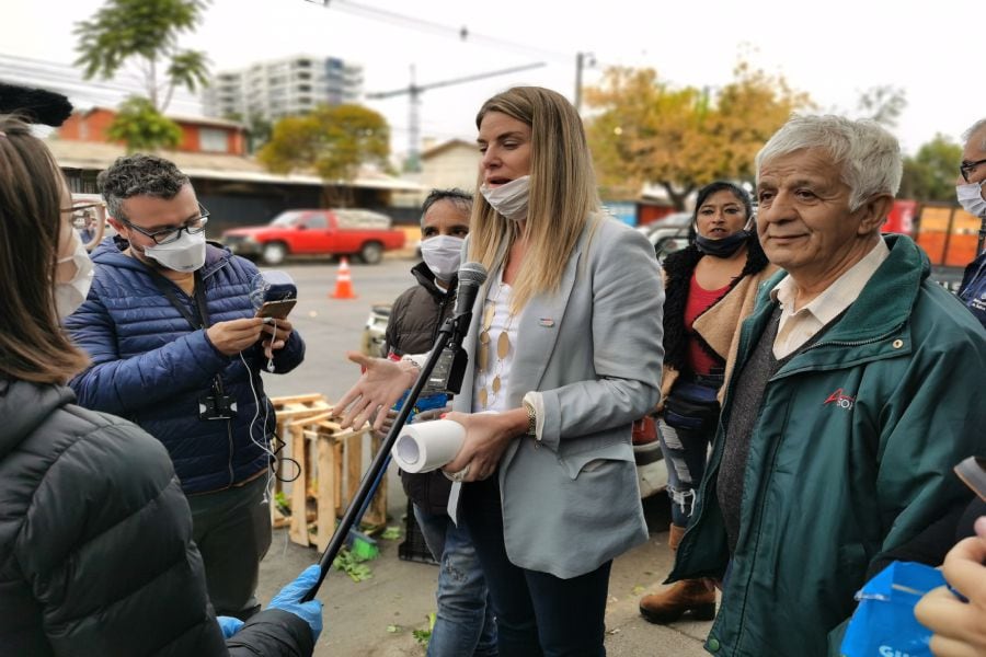 Entregan 15.000 mascarillas a comerciantes de ferias libres