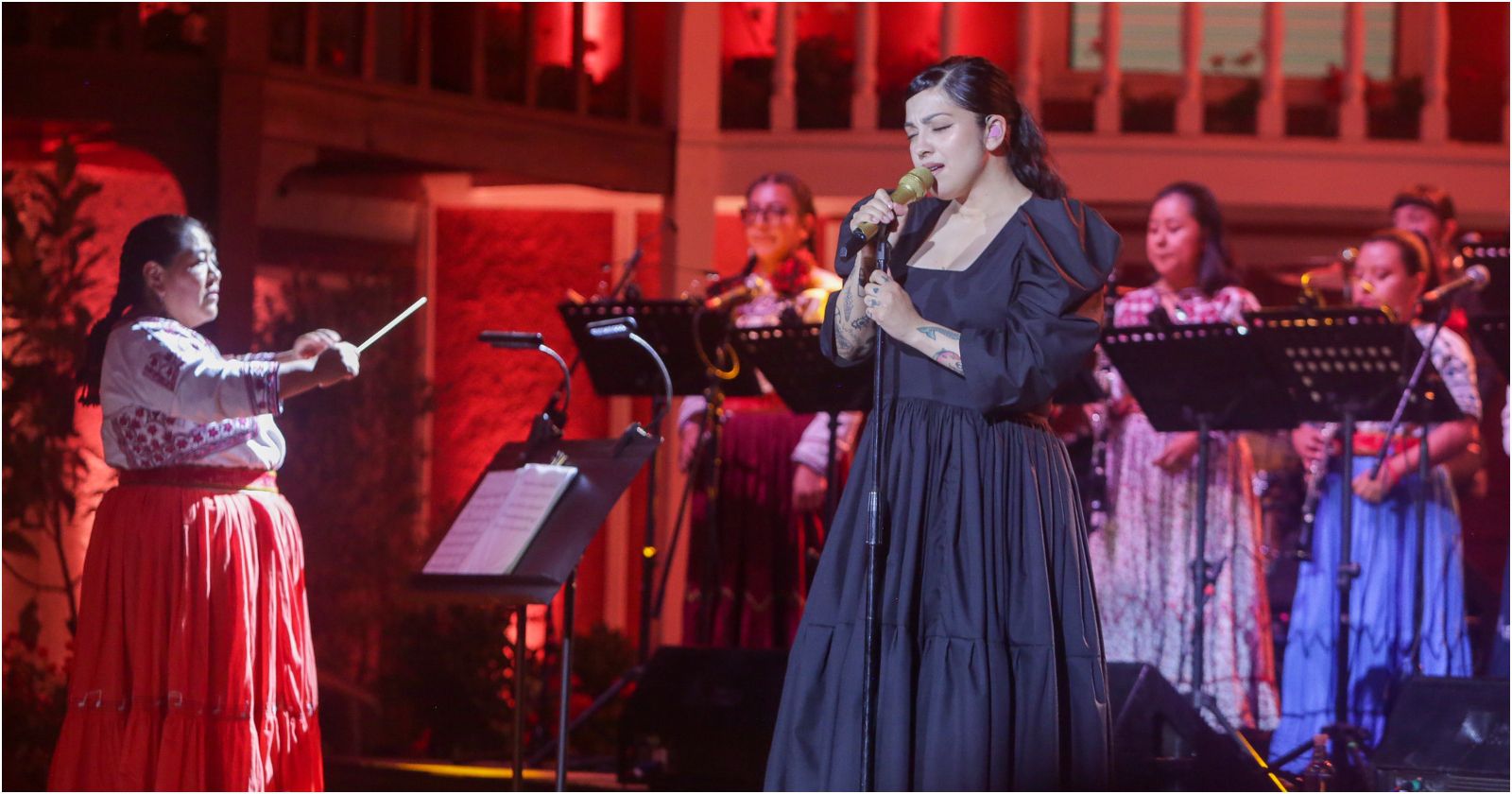 Mon Laferte y Mujeres del Viento Florido en Olmué