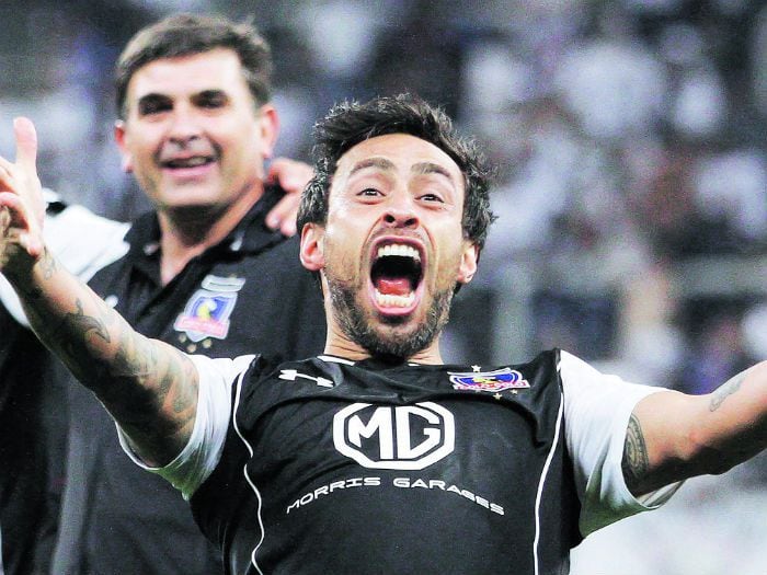 El "Mago" Valdivia va por su "18 chico"