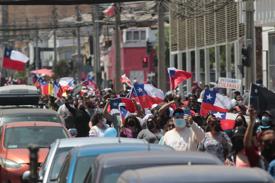 Vecinos marchan en Iquique contra la inmigración irregular