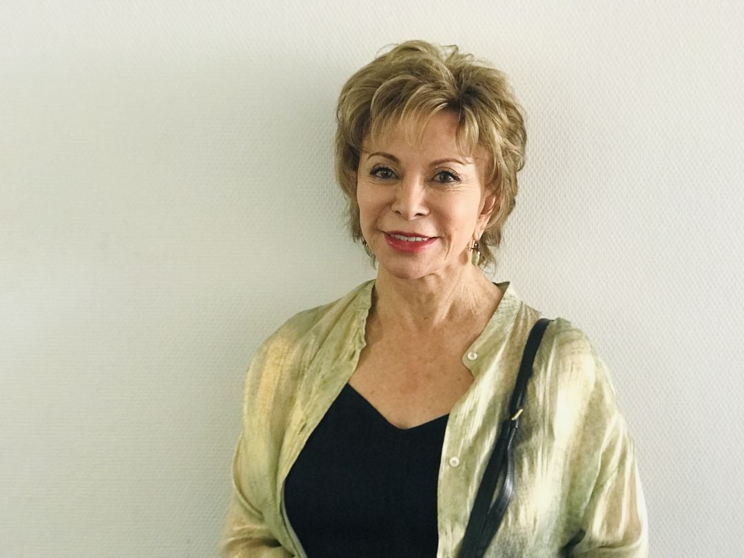 La hizo llorar: Isabel Allende vio la serie basada en su vida y no aguantó las lágrimas