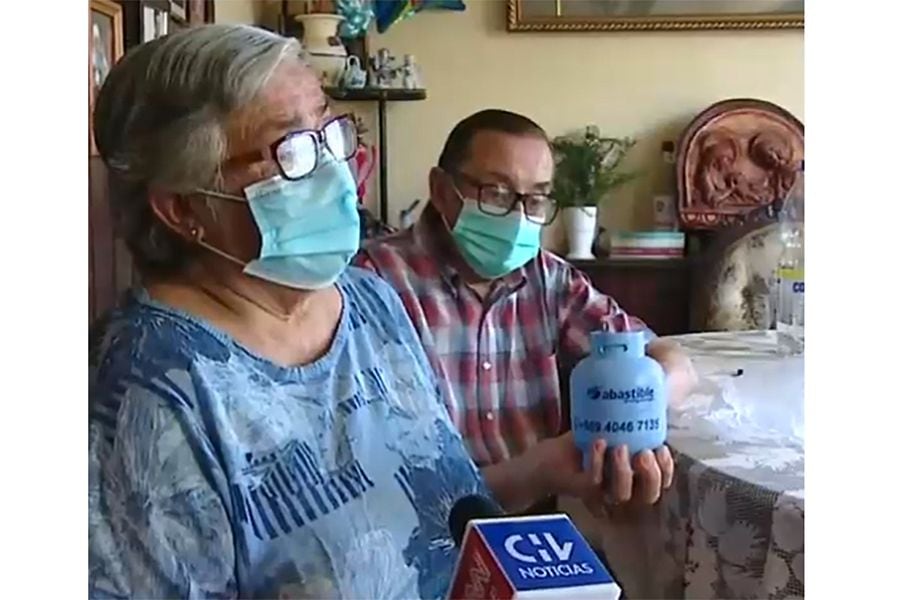 Abuelitos asaltados armarán la mochila con Claudio Iturra