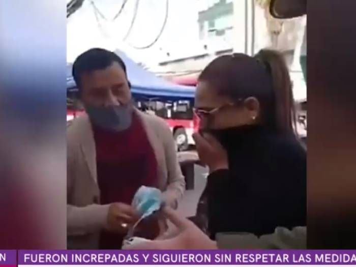 Dos mujeres se negaron a usar mascarilla en fila de Maipú: "Han propagado esta mentira"