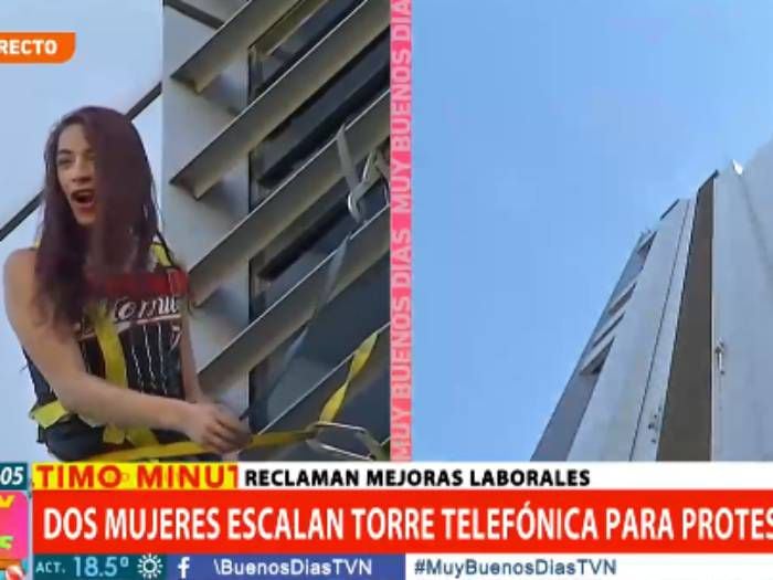 Rescatan a mujeres que escalaron torre de Telefónica