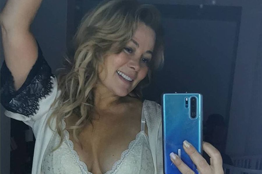 "Alerta machista": Cathy Barriga funa a Guillier por crítica a su foto en ropa interior