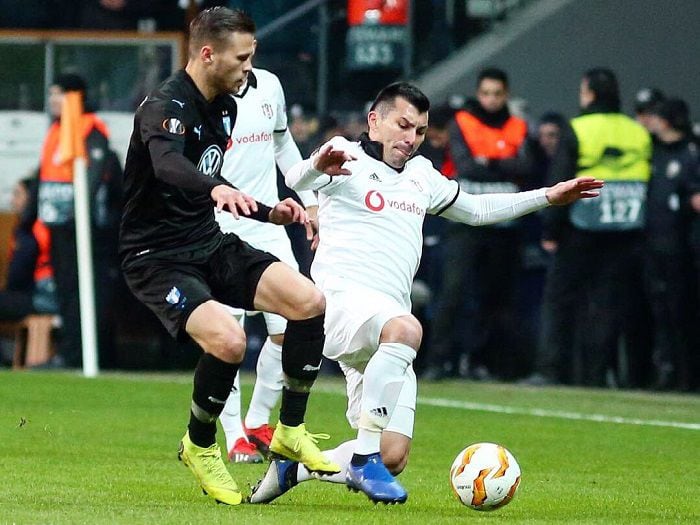 Gary Medel y Enzo Roco no pudieron evitar fracaso del Besiktas