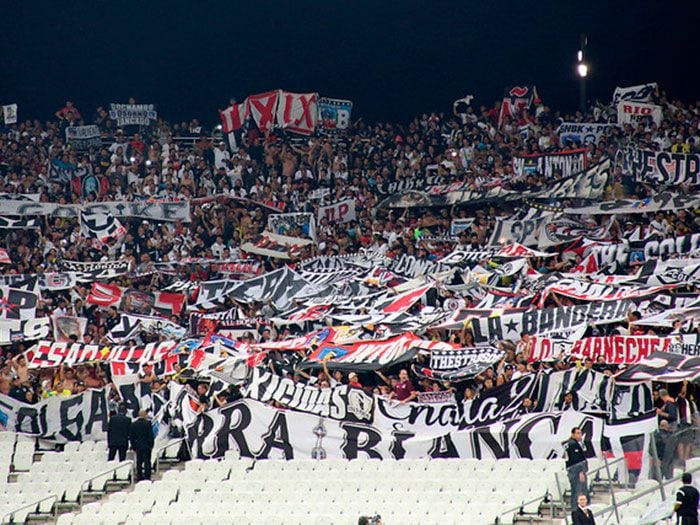 Colo Colo deberá pagar los destrozos que dejó la Garra Blanca en Brasil