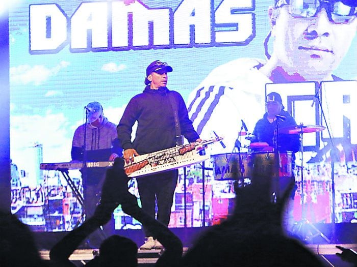 Castro celebra 452 años con la cumbia de Damas Gratis