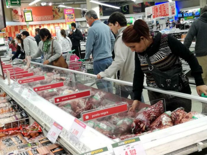 Conoce los supermercados que abrirán este lunes en Santiago