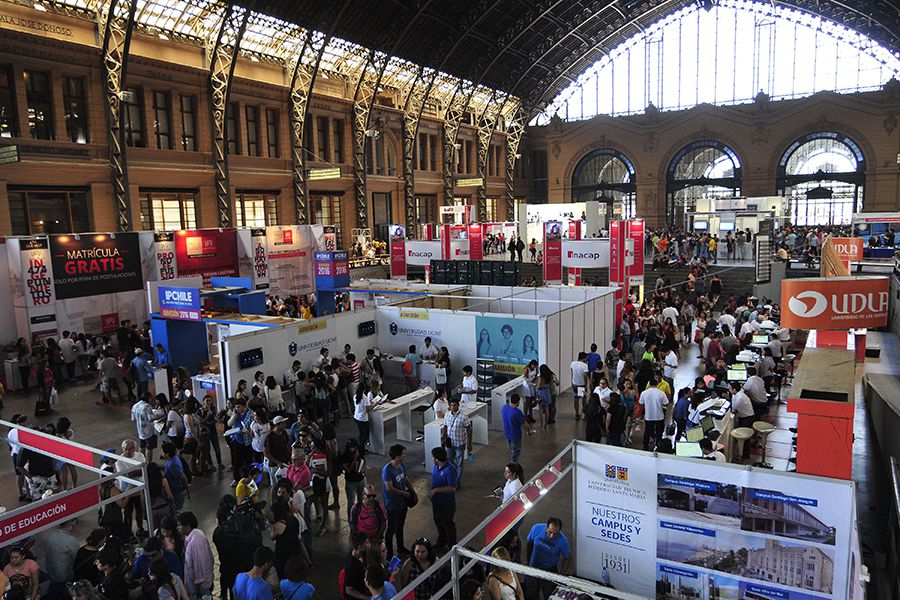 Feria de la Postulación y matriculas de la Educación Superior 2016 en la Estación Mapocho.