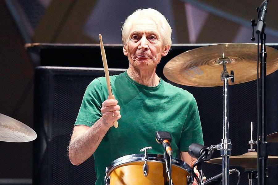 El rock está de luto: murió Charlie Watts, el baterista de los Rolling Stones, a los 80 años