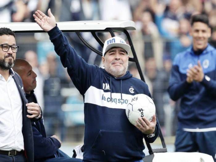 ¡Se le cayó el cassette!: Jugador de Gimnasia reveló que Maradona no hace el equipo