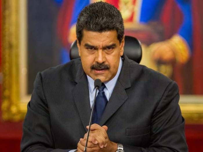 Maduro incluye a miembros de su partido entre grupos prioritarios para vacunación