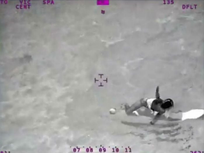 Armada revela imágenes de impresionante rescate nocturno a surfista