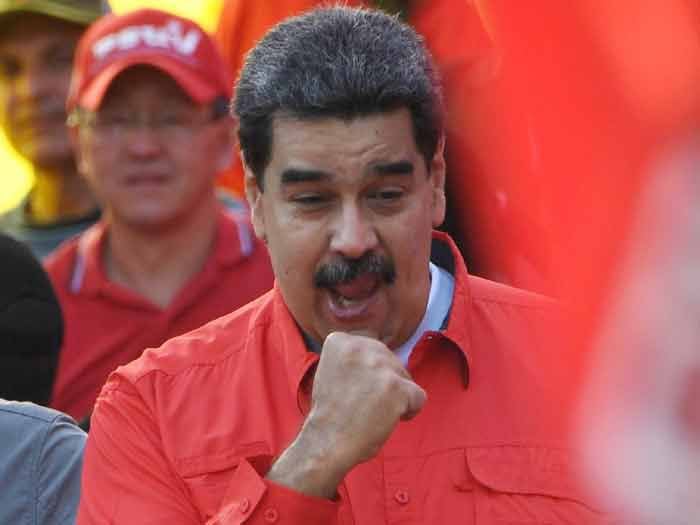 Maduro y militares venezolanos se declaran en ofensiva contra "golpistas"